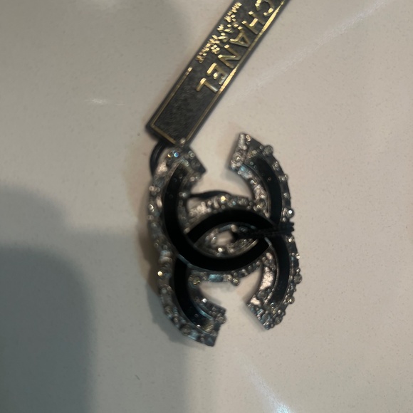 Authentic Chanel brooch - Picture 3 of 5